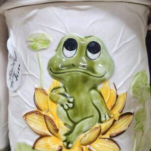 Neil The frog Canister